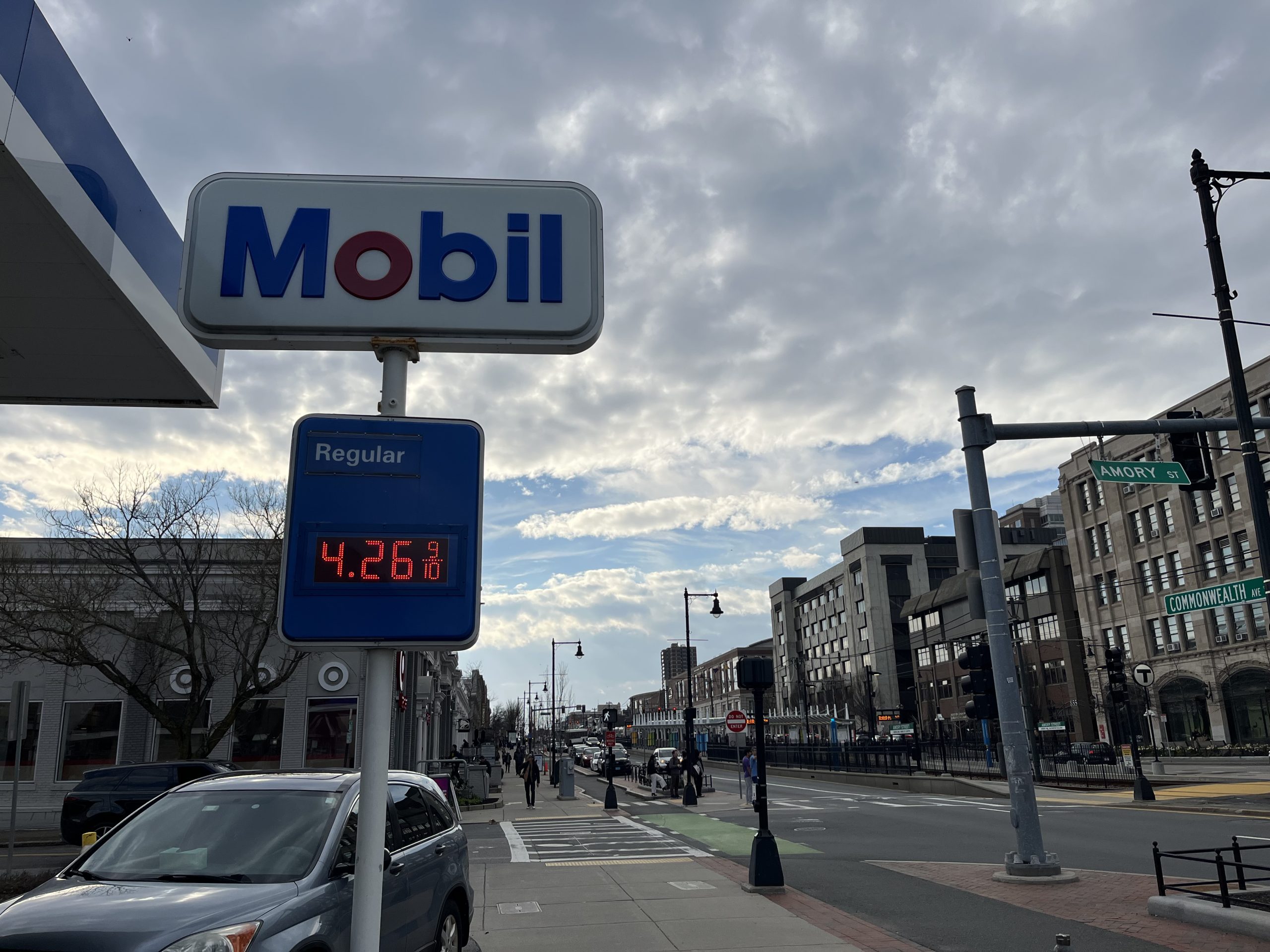 Gasoline price spike bears down on Massachusetts