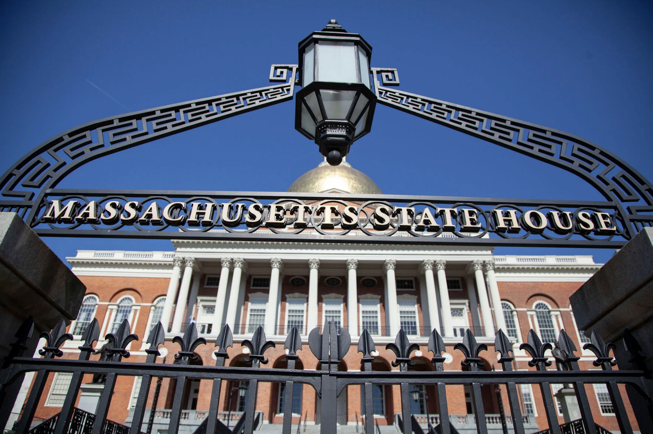 Senate extends 20-cent fee on ride services